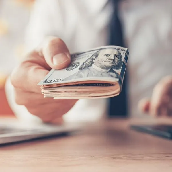 Dólares, en nota sobre de cuánto es el subsidio de desempleo en Estados Unidos
