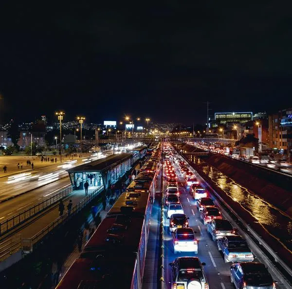 Caos en Transmilenio por paro camionero.