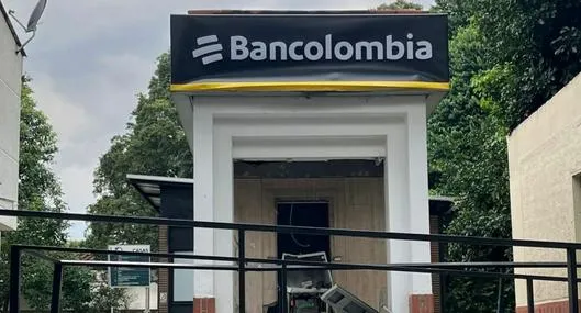 Atentado contra cajero Bancolombia en Medellín. 