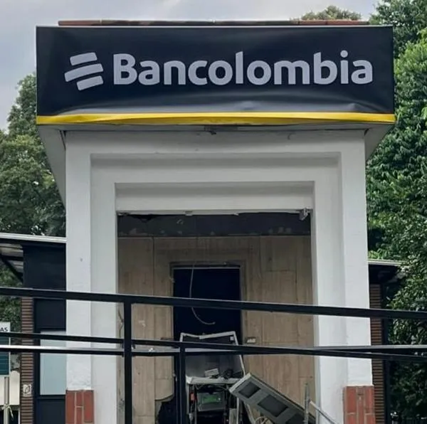 Atentado contra cajero Bancolombia en Medellín. 