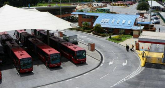 Transmilenio amaneció bloqueado en Bogotá por paro de transportadores, El sistema informó que no funcionan dos portales y varias estaciones en el sur. 