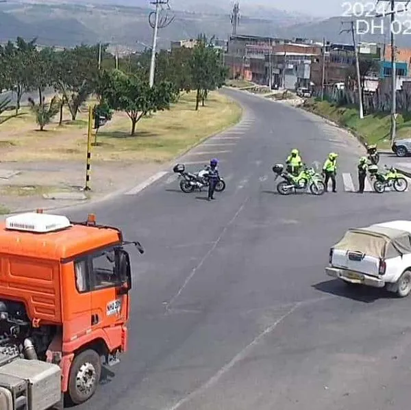 Paro de camioneros genera desabastecimiento de alimento y Gobierno anuncia plan