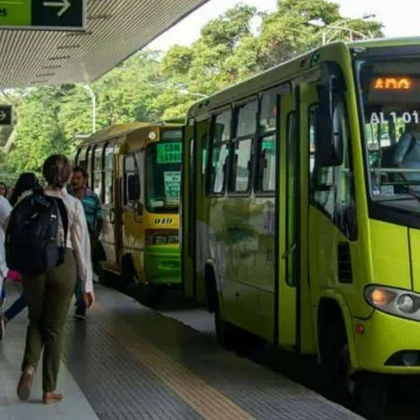 Alertan que precio del transporte público en Colombia subiría hasta $ 1.000 por el ajuste del precio del ACPM