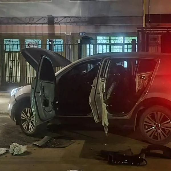 Este era el carro bomba que la policía halló en el barrio El Vallado de Cali. Fue desactivado