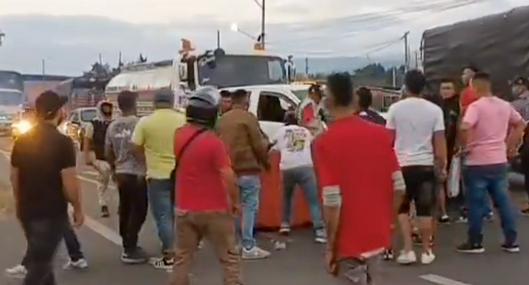 Paro camionero creó enfrentamiento entre camioneros e indígenas en Popayán