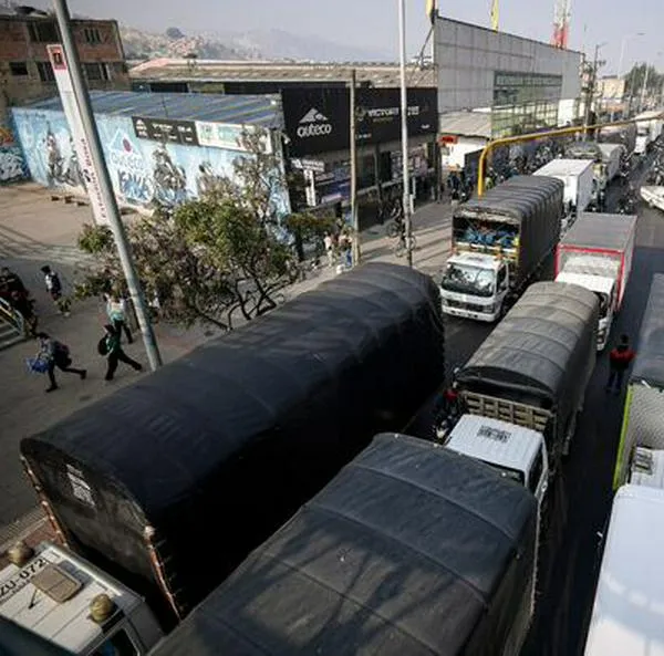 Soacha colapsada: hasta en buses de Policía, ciudadanos llegan a sus destinos