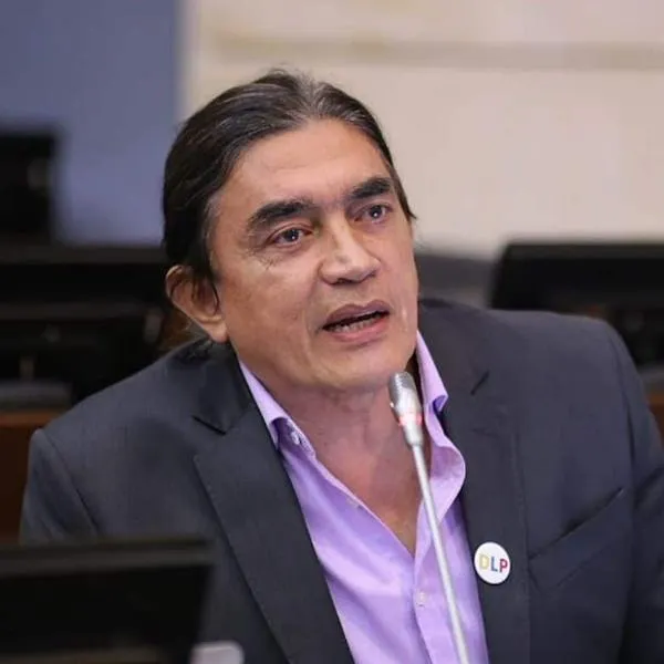 Gustavo Bolívar dice que no están de acuerdo con bloqueos de camioneros, en paro