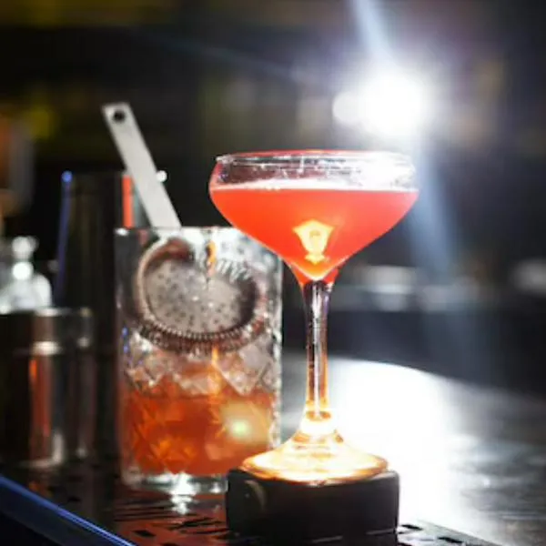 Este es el trago con mayor grado de alcohol y de dónde proviene: alcanza un 96 %