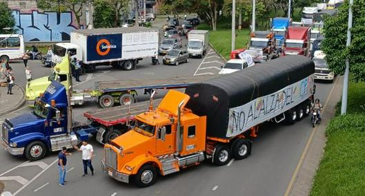 Paro de camioneros sigue afectando al país.