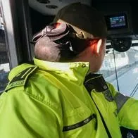 Foto de policías, en nota de cómo salir de trancones en Soacha por paro camionero, con anuncio de medida hoy.