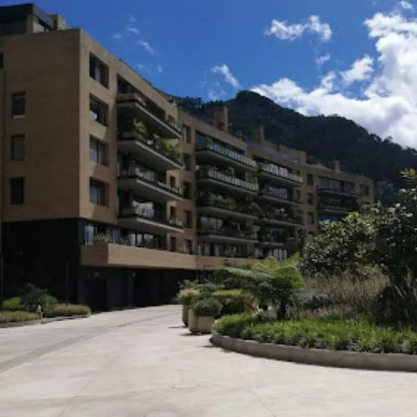 El conjunto residencial Santa María de los Cerros, ubicado en los Rosales, Bogotá, es el más exclusivo de Colombia y arriendo puede costar $ 34 millones.
