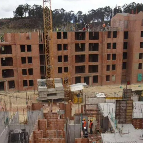 Paro camionero: 80 % de las obras de vivienda en Bogotá y la región están sin materiales