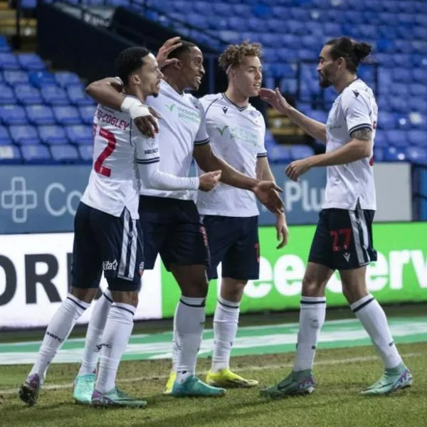 Insólita lesión de jugador del Bolton Wanderers: estornudó y 'chao pescao'