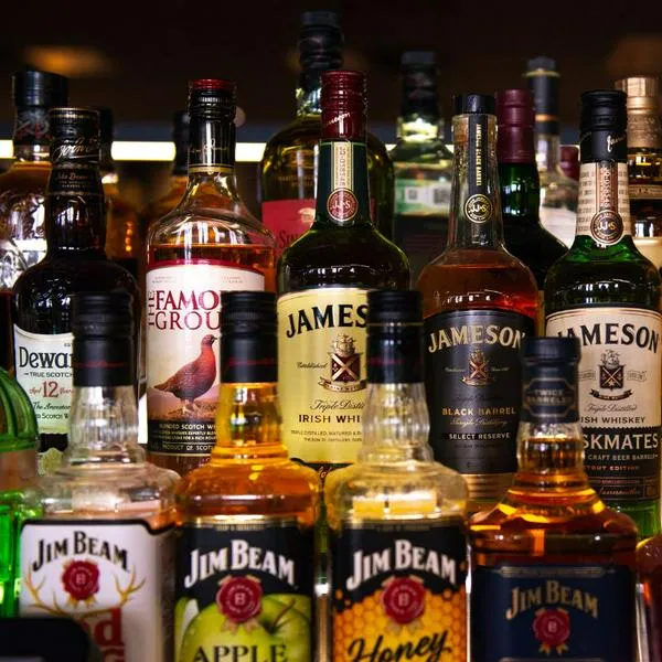 Aguardiente Aniotqueño y Nectar, con descuento en D1 por debajo de precio normal