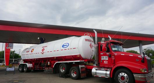 Se armó rollo en Colombia con las estaciones de gasolina que no se arregló con el final del paro. El lío es para los carros que se mueven con diésel. 