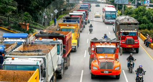 Aunque se levanta el paro, camioneros aún no han retirado vehículos en varías vías de Antioquia