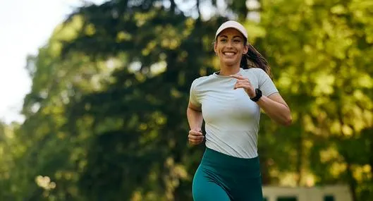 Mujer corriendo, en nota sobre cuándo es la Carrera de la Mujer en Bogotá