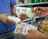 Paradoja: Precios de la leche bajan para ganaderos, pero suben para los consumidores: Fedegán 