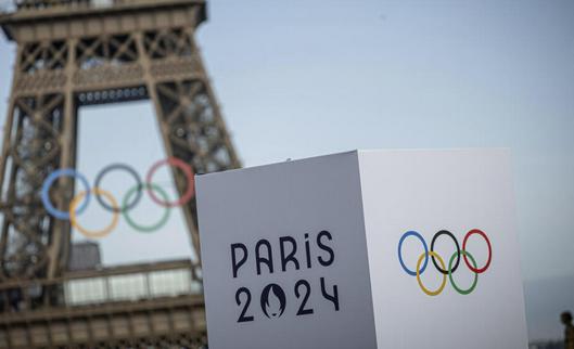 Descendientes de Eiffel quieren la retirada de los anillos olímpicos de la torre para finales de año