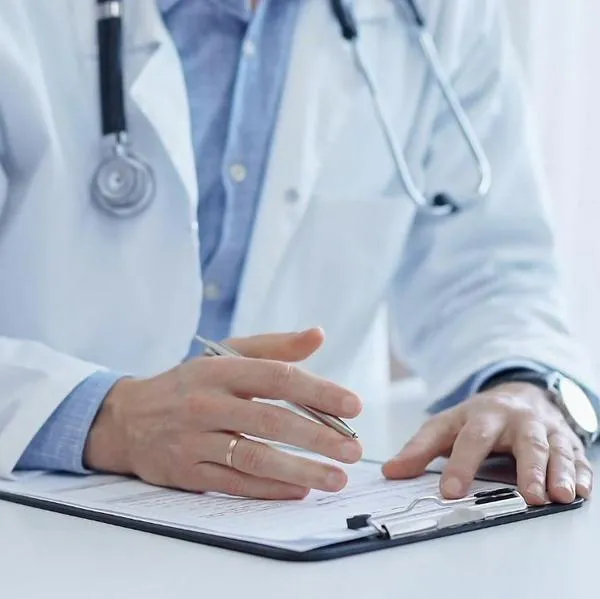 ¿Cómo aplicar a ofertas de empleo en España si es profesional de la salud 