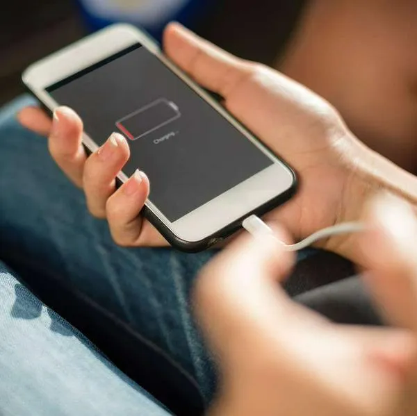 , en nota de cómo arreglar cable roto del cargador para celular, con truco casero poco usado