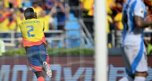 Mosquera se derrumbó de la emoción por gol con Colombia ante Argentina