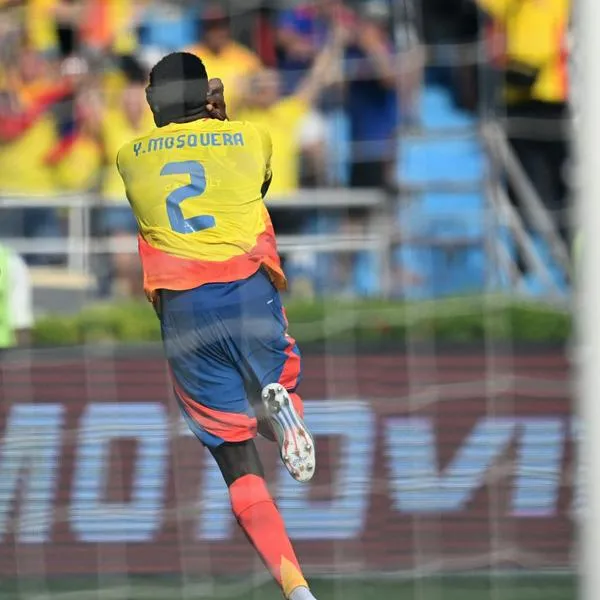 Mosquera se derrumbó de la emoción por gol con Colombia ante Argentina
