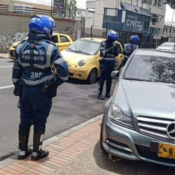 Más de 40.000 conductores en Bogotá no saben parquear y Alcaldía los expone: autoridades no perdonan inmovilizada. Acá, los detalles.