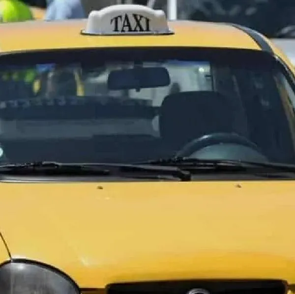 Gremio de taxistas en Medellín convoca a paro nacional mientras Bogotá se desmarca de la iniciativa
