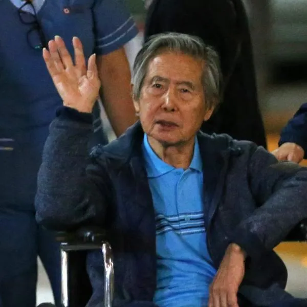 El expresidente peruano Alberto Fujimori "está luchando" por su vida, según su médico