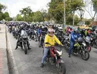 Motos en Bogotá podrían ser  inmovilizadas por cometer infracción al estar mal parqueadas.