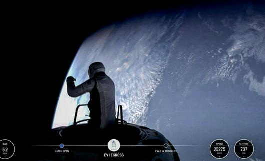 Dos pasajeros de la misión Polaris Dawn de SpaceX se aventuran fuera de la nave espacial