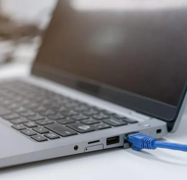 ¿Qué es mejor, la conexión por cable o wifi? 