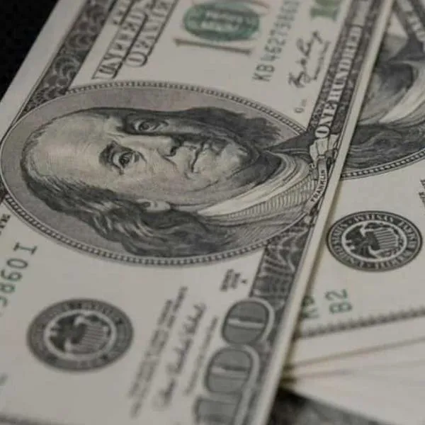 Dólar en Colombia registra importante caída y cierra por debajo de $ 4.200