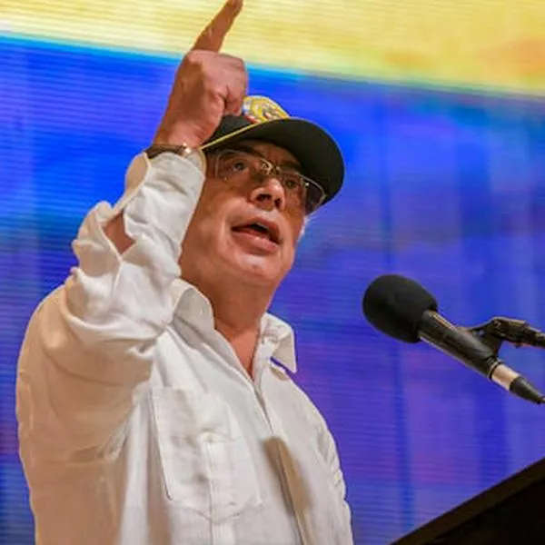 Gustavo Petro dijo de la marihuana debería ser legal y los niños ser educados como con el cigarrillo.