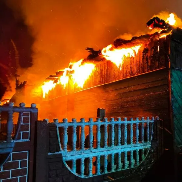Niña de 6 años muere en incendio que habría provocado una adolescente