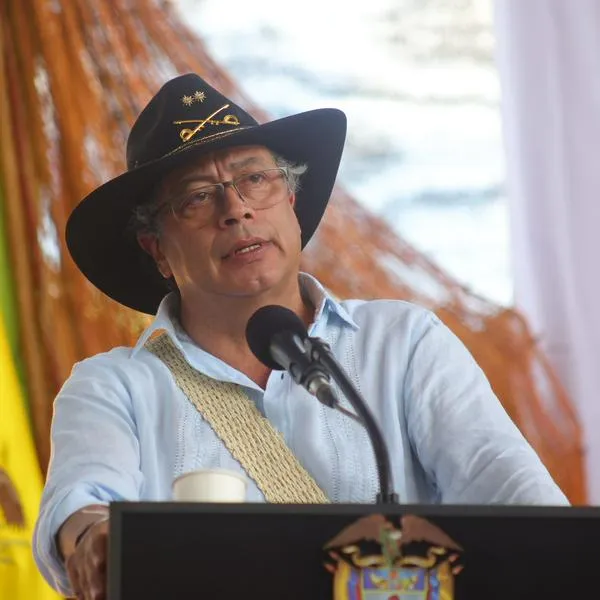 Gustavo Petro pidió a Iván Mordisco hablar y "enterrar el fusil"