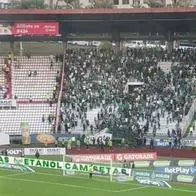 Video: hinchas de Cali intentan invadir cancha del Palogrande vs Once Caldas
