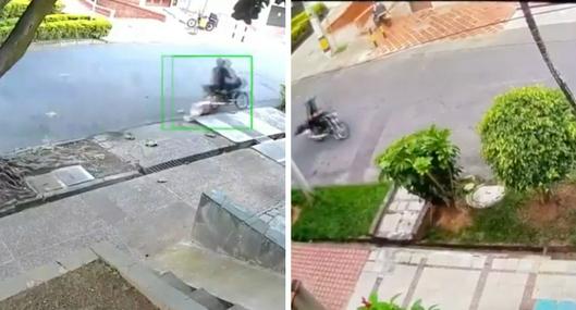 Momento en el que un ladrón en moto arrastra a una mujer para robarle el bolso, en Medellín