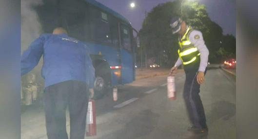 Emergencia en bus del Mío de Cali; controlan inicio de incendio y los pasajeros fueron evacuados