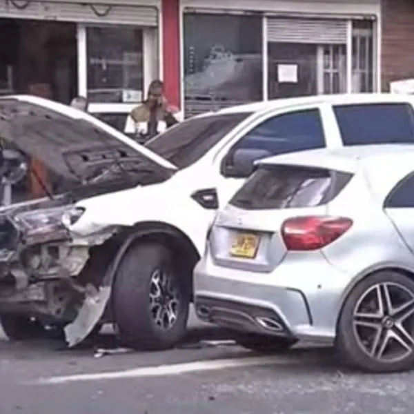 Robo en Bogotá terminó con conductor arrollando a ladrones y uno de ellos murió