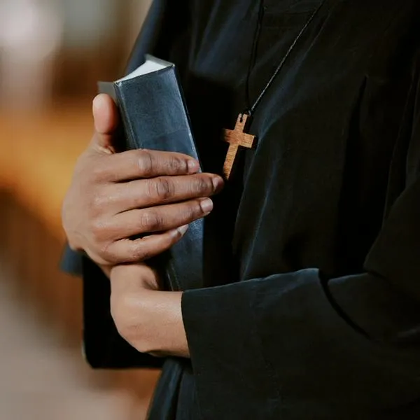 Quieren sacar a 10 monjas de un convento en España. 