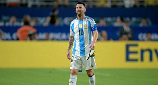 Lionel Messi fue ayudado por árbitro.