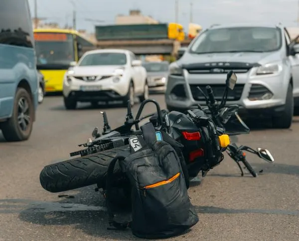 Accidente en Envigado, Antioquia dejó dos motociclistas muertos en plena vía