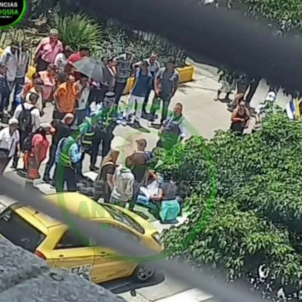 Motociclista en Medellín atropelló a agente de tránsito para evadir multa