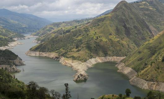 Apagones nocturnos en Ecuador ‘podrían extenderse aún más’, advierte experto en energía