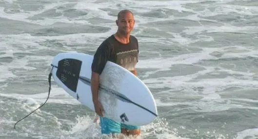 Jorge Alvarado, famoso surfista, murió tras sufrir accidente en el mar: qué pasó