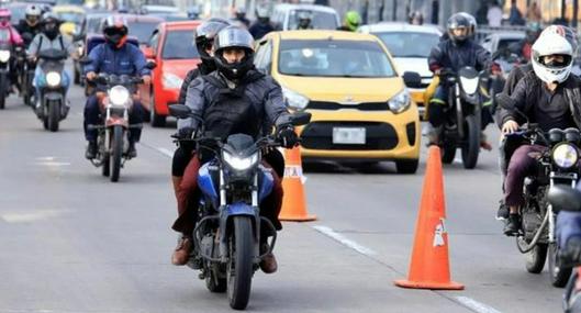 Soat en Colombia: proyecto propone que los conductores de carros y motos lo paguen a cuotas y sin intereses, sin usar tarjetas de crédito.