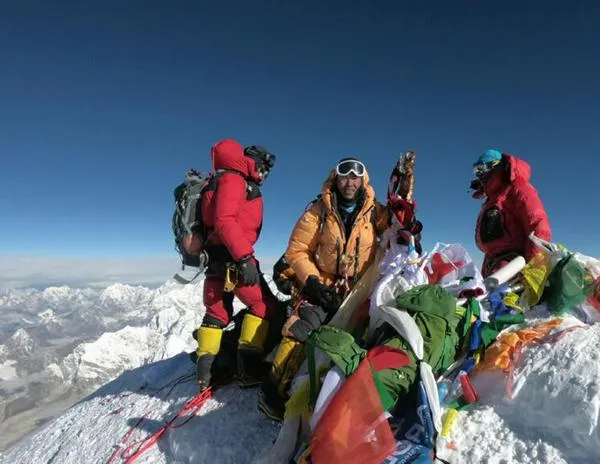 Los sherpas, esos héroes del Everest que trabajan en la sombra