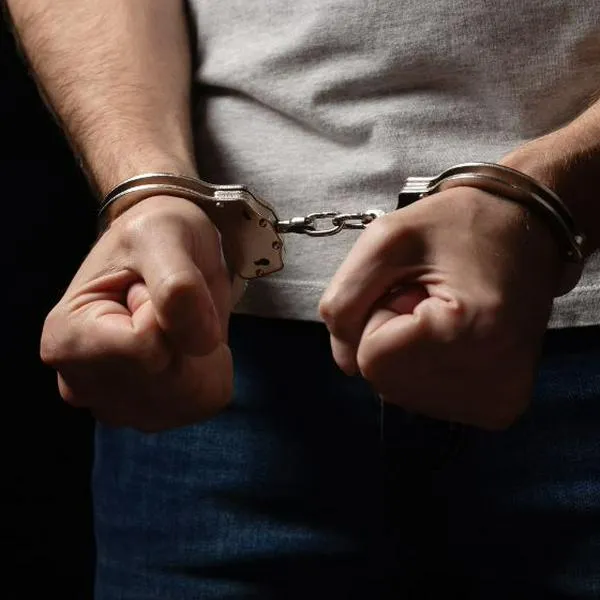 En Medellín, un peruano fue encontrado con un menor en un hotel de la ciudad y fue enviado a la cárcel. Un vecino llamó a la Policía.